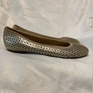 Me Too gold flats size 8M